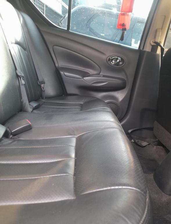 NISSAN Versa Sedan - Foto