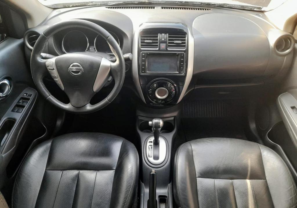 NISSAN Versa Sedan - Foto