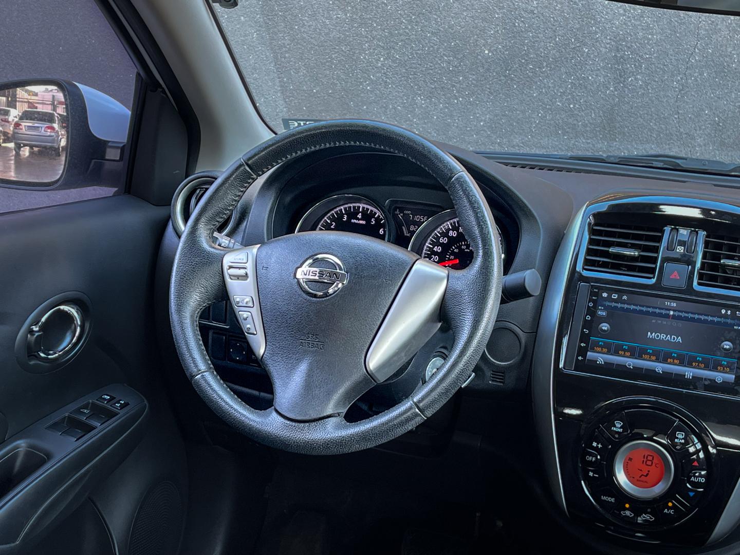 NISSAN Versa Sedan - Foto