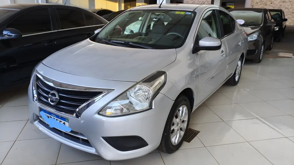 NISSAN Versa Sedan