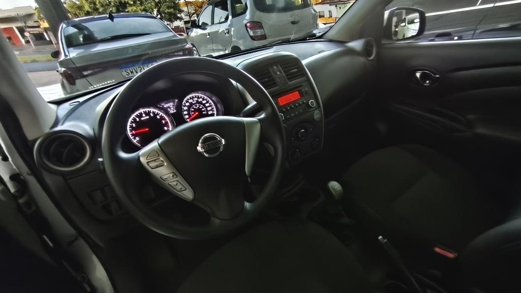 NISSAN Versa Sedan - Foto