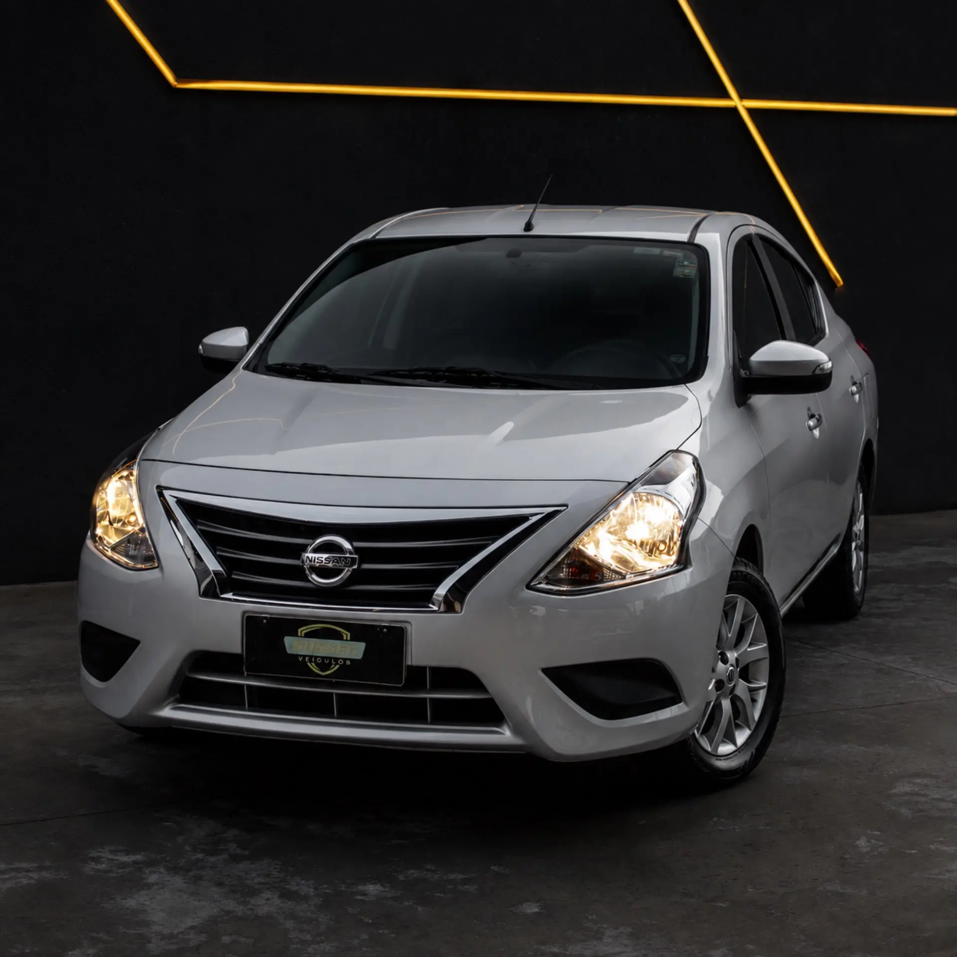 NISSAN Versa Sedan