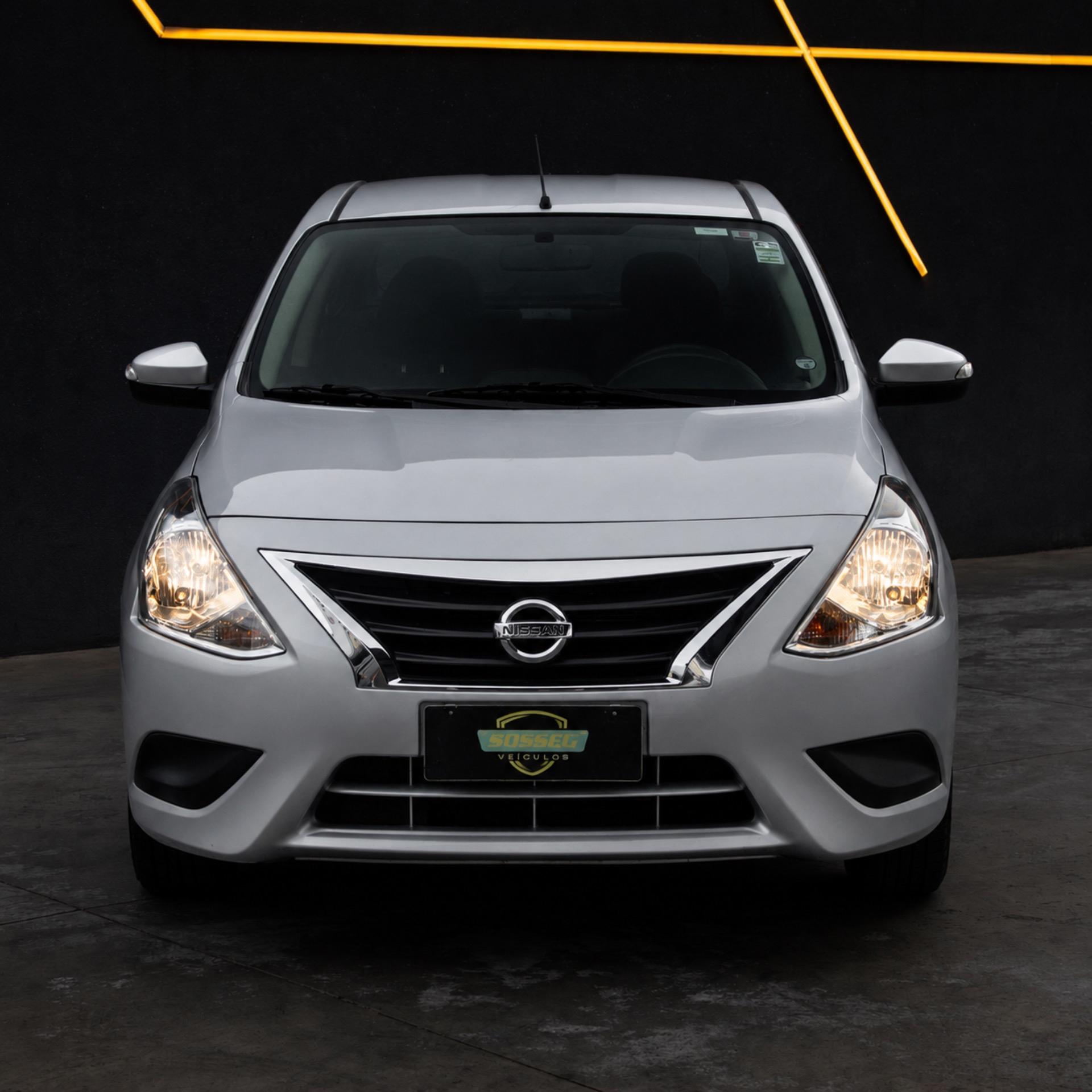 NISSAN Versa Sedan - Foto