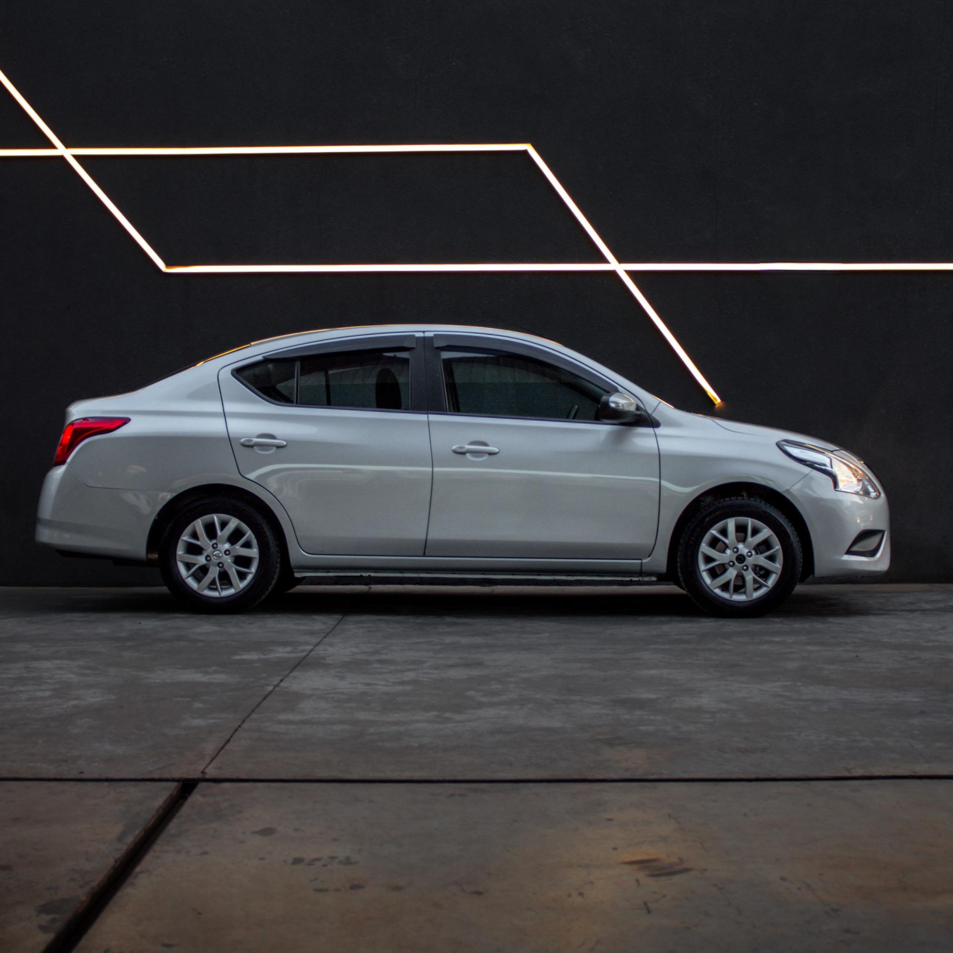NISSAN Versa Sedan - Foto