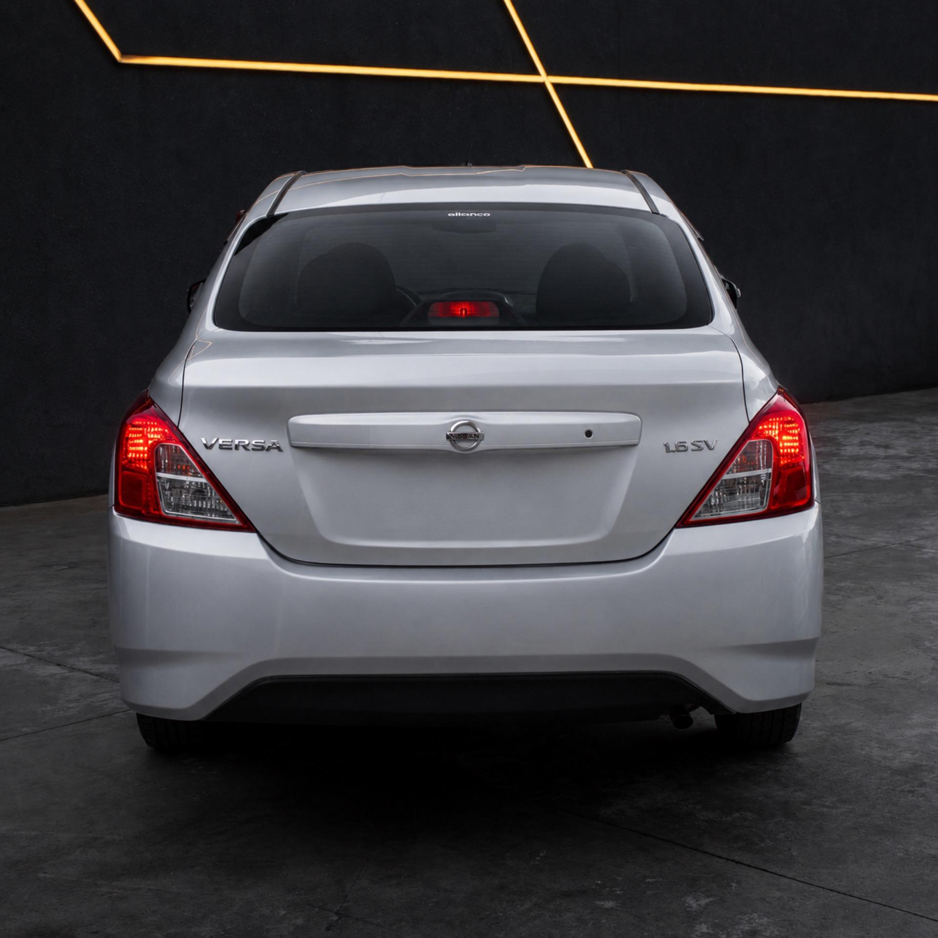 NISSAN Versa Sedan - Foto
