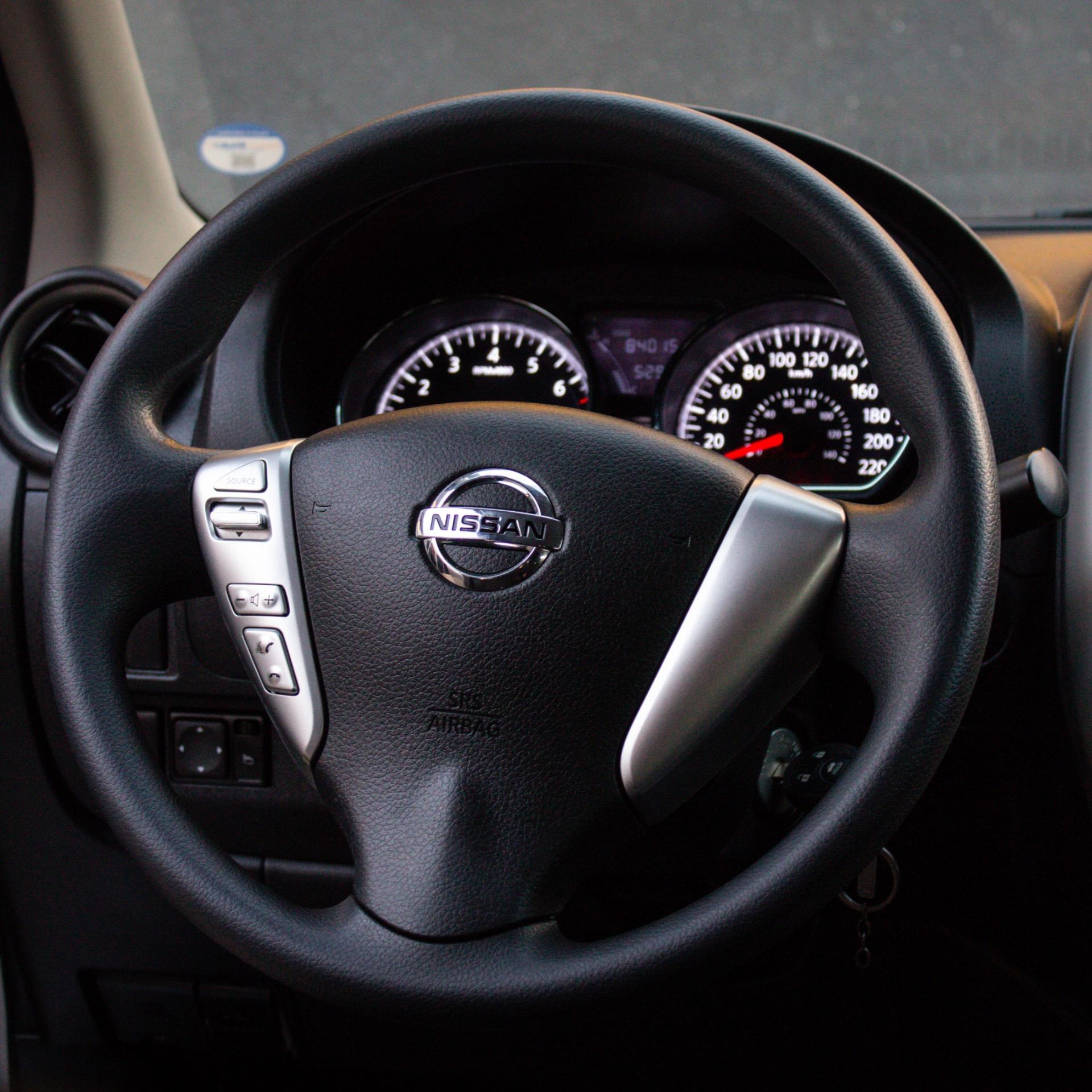 NISSAN Versa Sedan - Foto