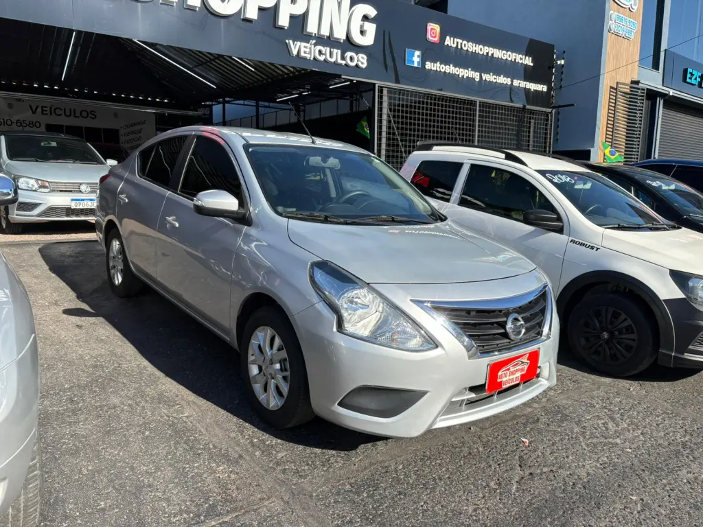NISSAN Versa Sedan