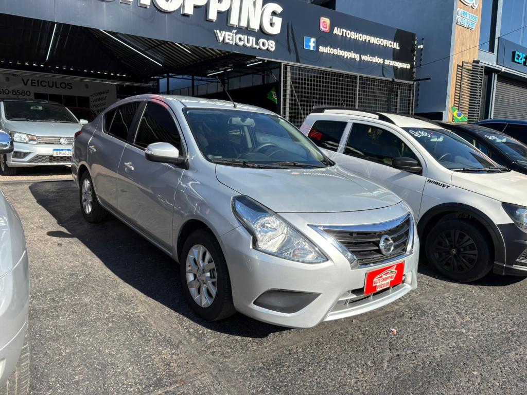 NISSAN Versa Sedan