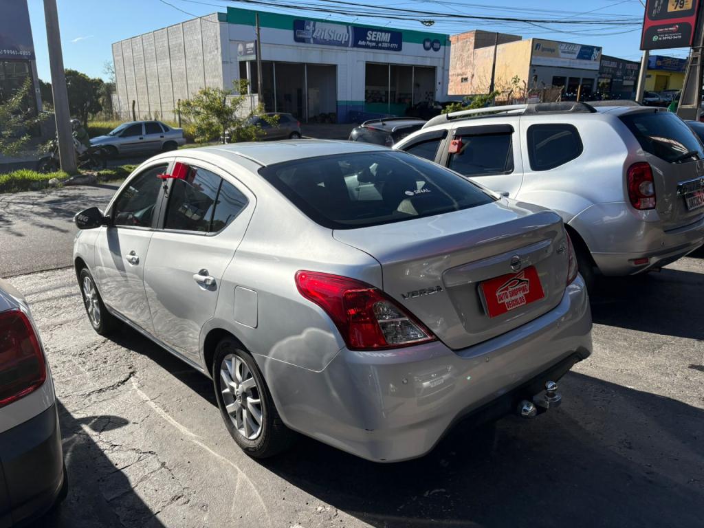 NISSAN Versa Sedan - Foto