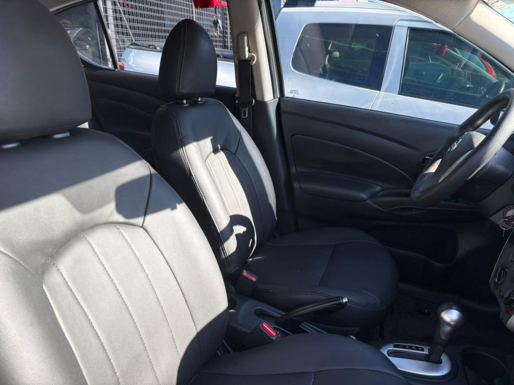 NISSAN Versa Sedan - Foto
