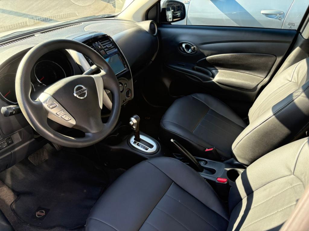NISSAN Versa Sedan - Foto