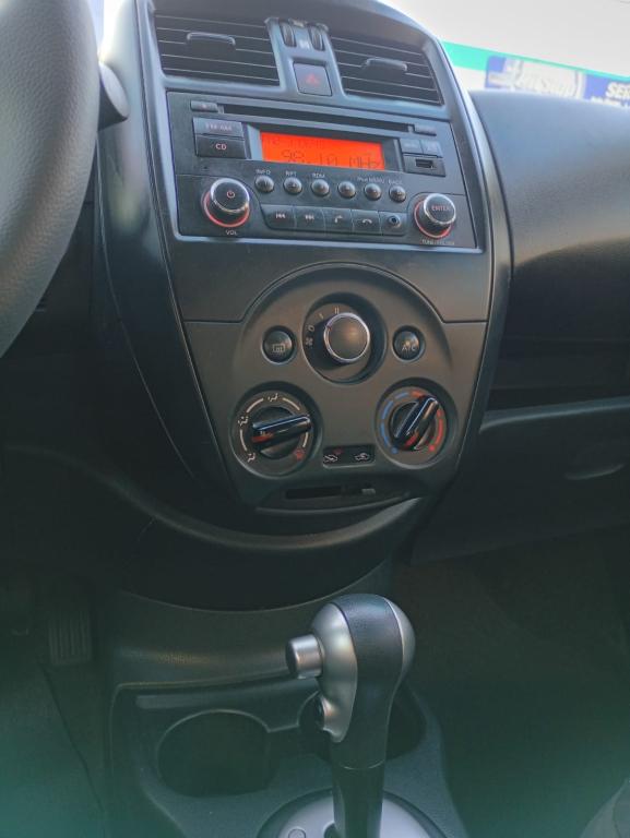 NISSAN Versa Sedan - Foto
