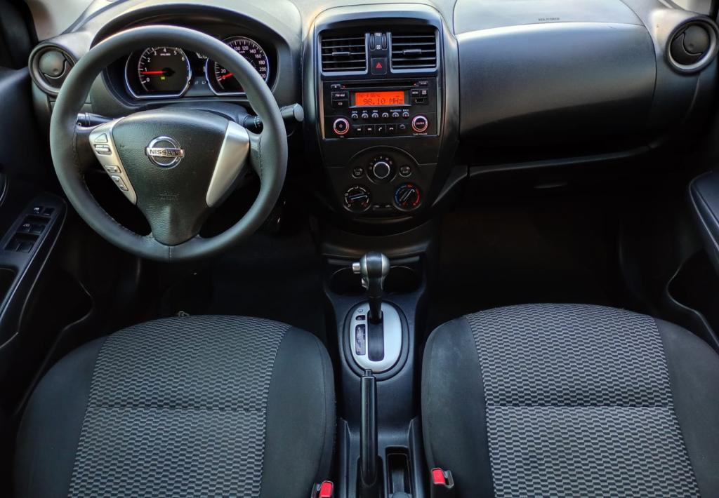 NISSAN Versa Sedan - Foto