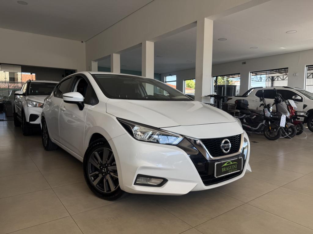 NISSAN Versa Sedan - Foto