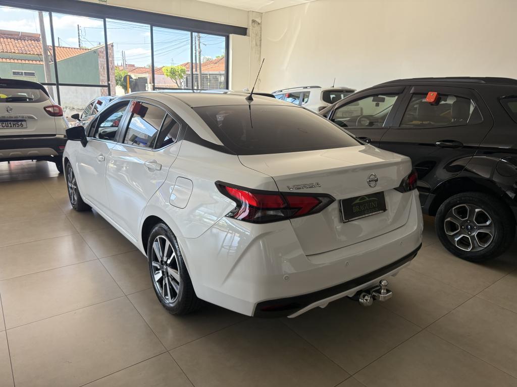 NISSAN Versa Sedan - Foto
