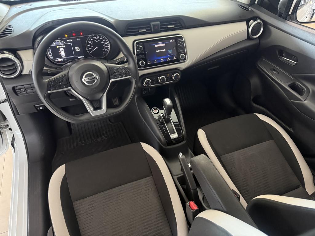 NISSAN Versa Sedan - Foto