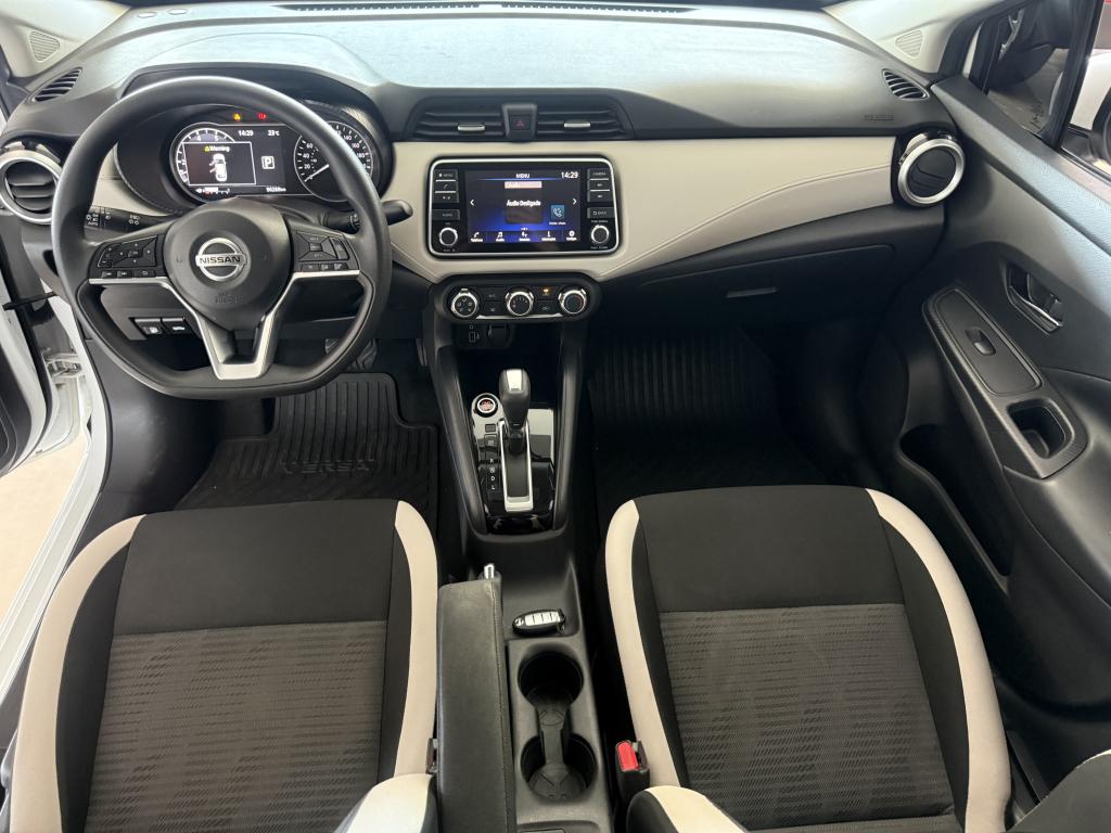 NISSAN Versa Sedan - Foto