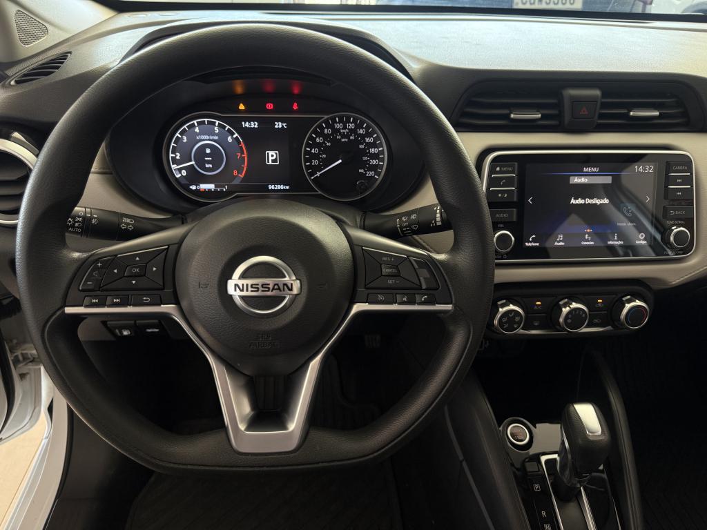 NISSAN Versa Sedan - Foto