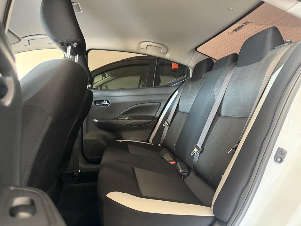 NISSAN Versa Sedan - Foto
