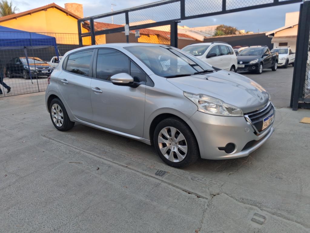 PEUGEOT 208