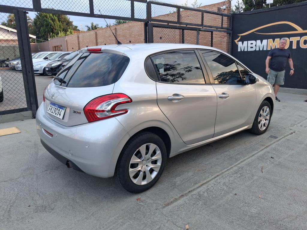 PEUGEOT 208 - Foto