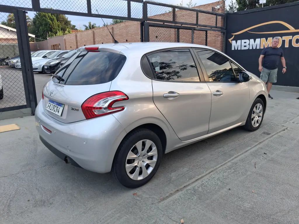 PEUGEOT 208 - Foto