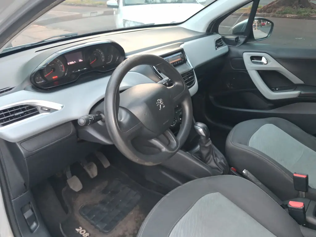 PEUGEOT 208 - Foto