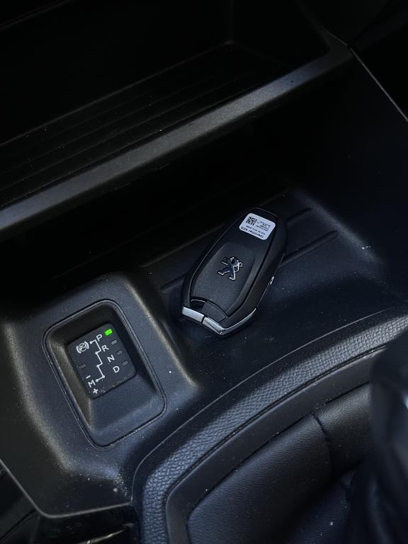 PEUGEOT 208 - Miniatura