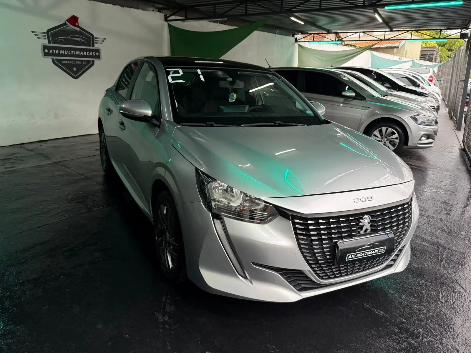 PEUGEOT 208