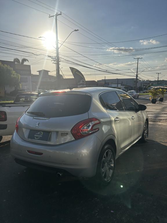 PEUGEOT 208 - Foto