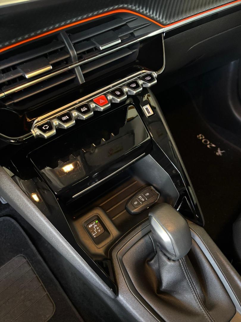 PEUGEOT 208 - Foto