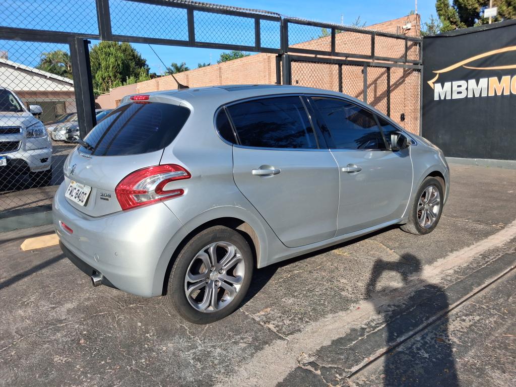 PEUGEOT 208 - Foto