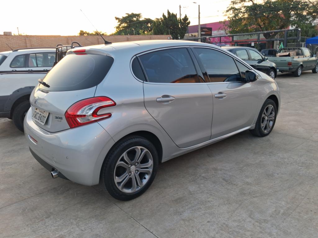 PEUGEOT 208 - Foto