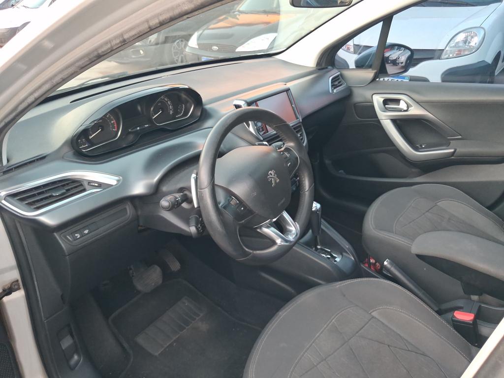 PEUGEOT 208 - Foto