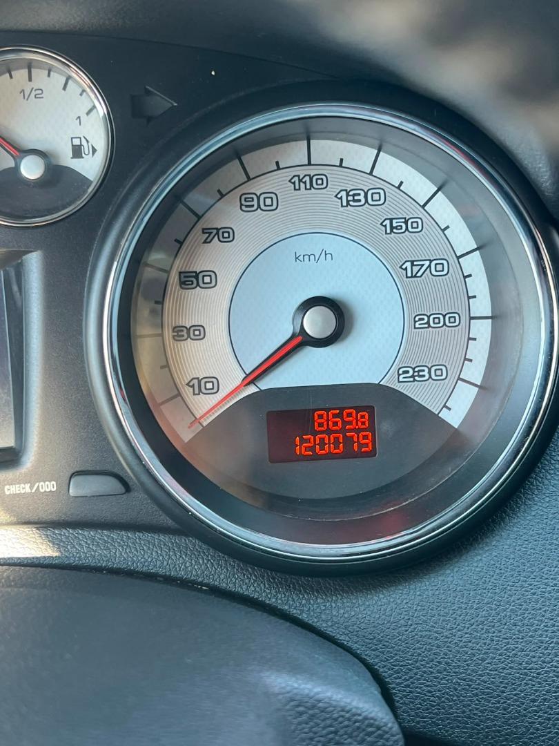 PEUGEOT 408 Sedan - Foto