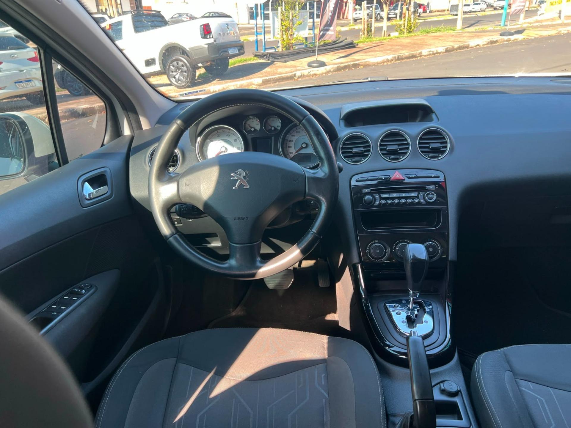 PEUGEOT 408 Sedan - Foto