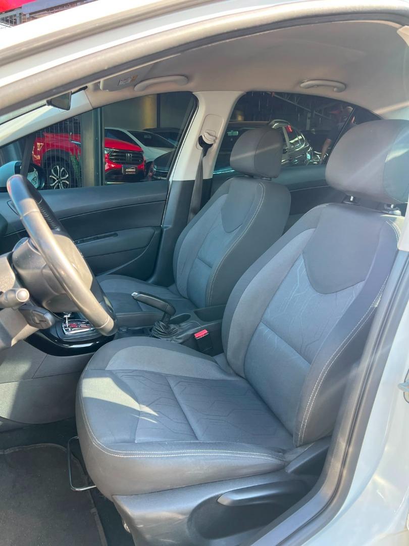 PEUGEOT 408 Sedan - Foto