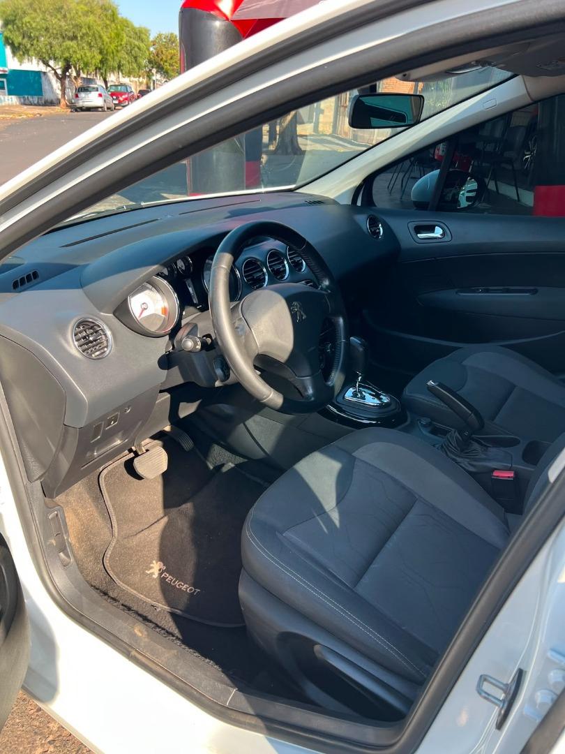 PEUGEOT 408 Sedan - Foto