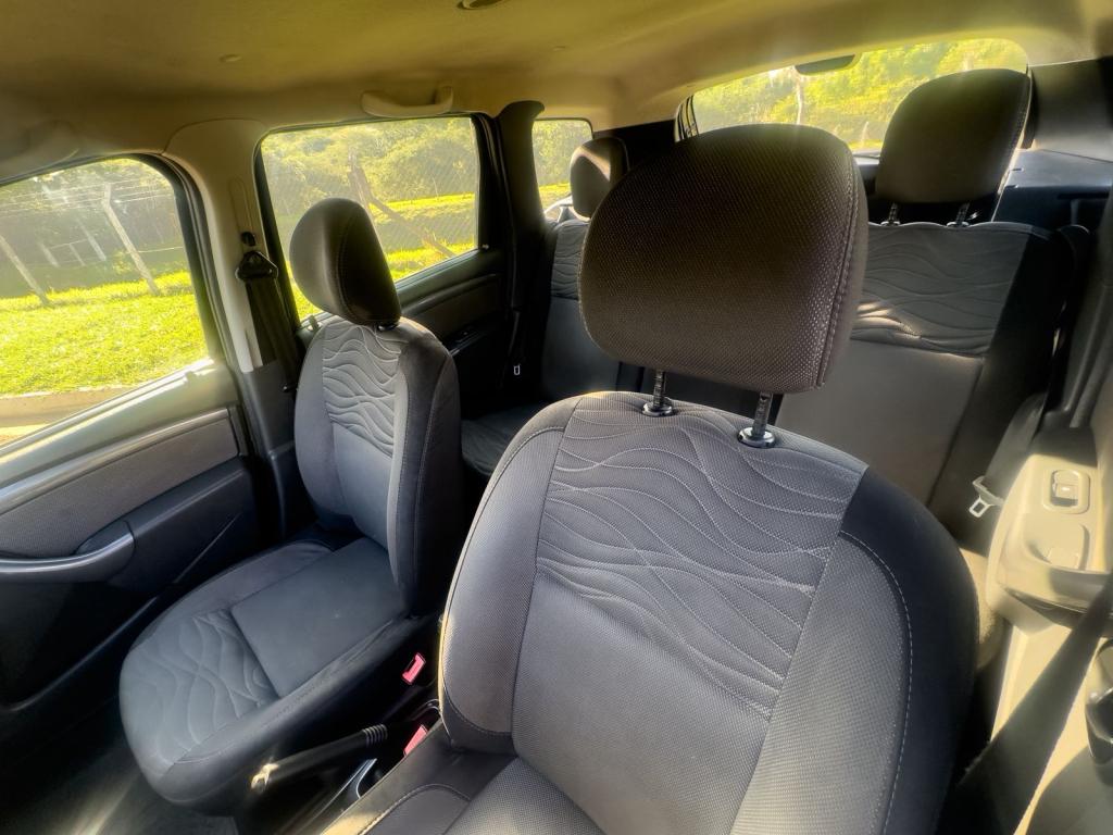 RENAULT Duster - Foto