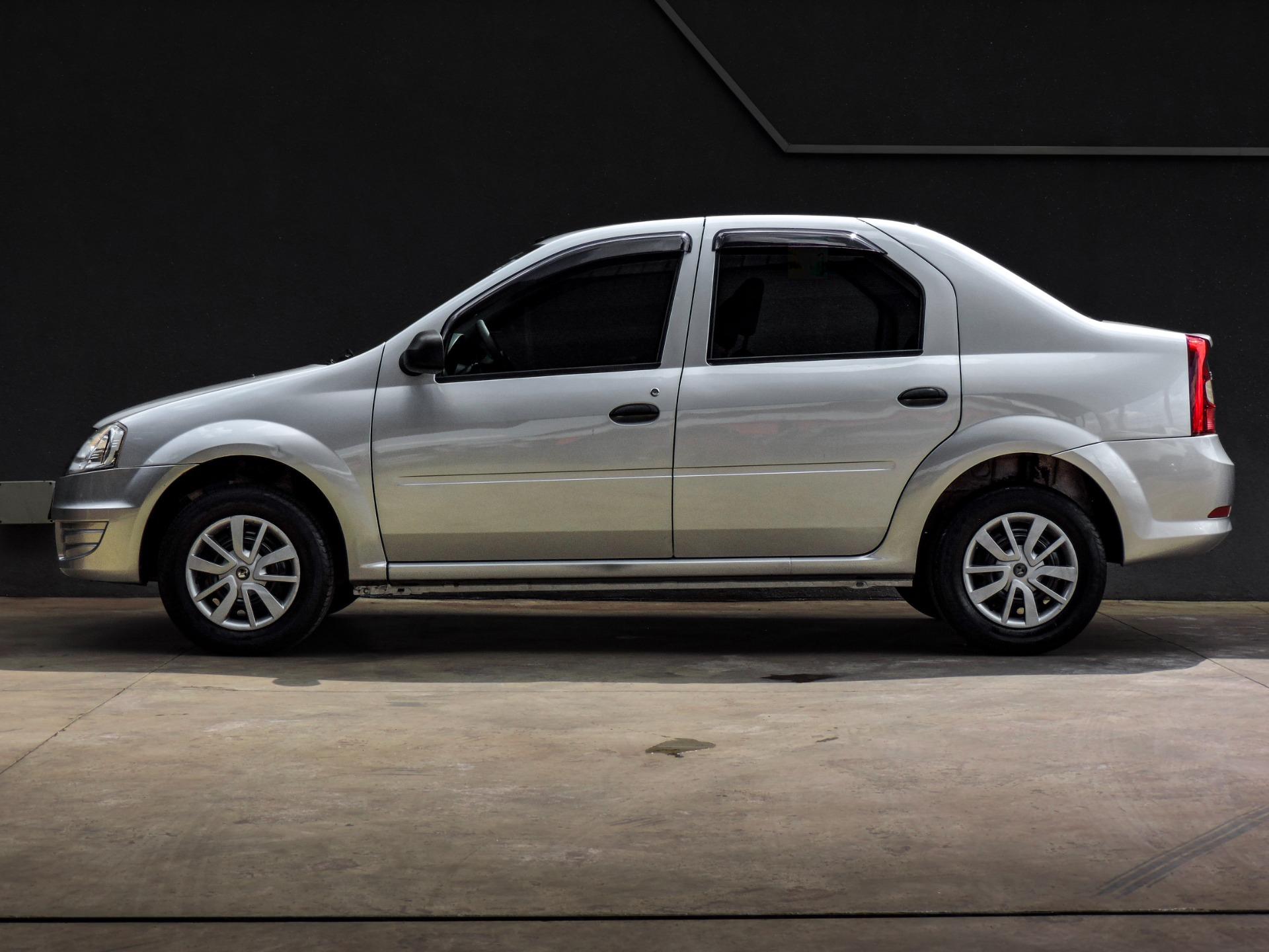 RENAULT Logan - Foto