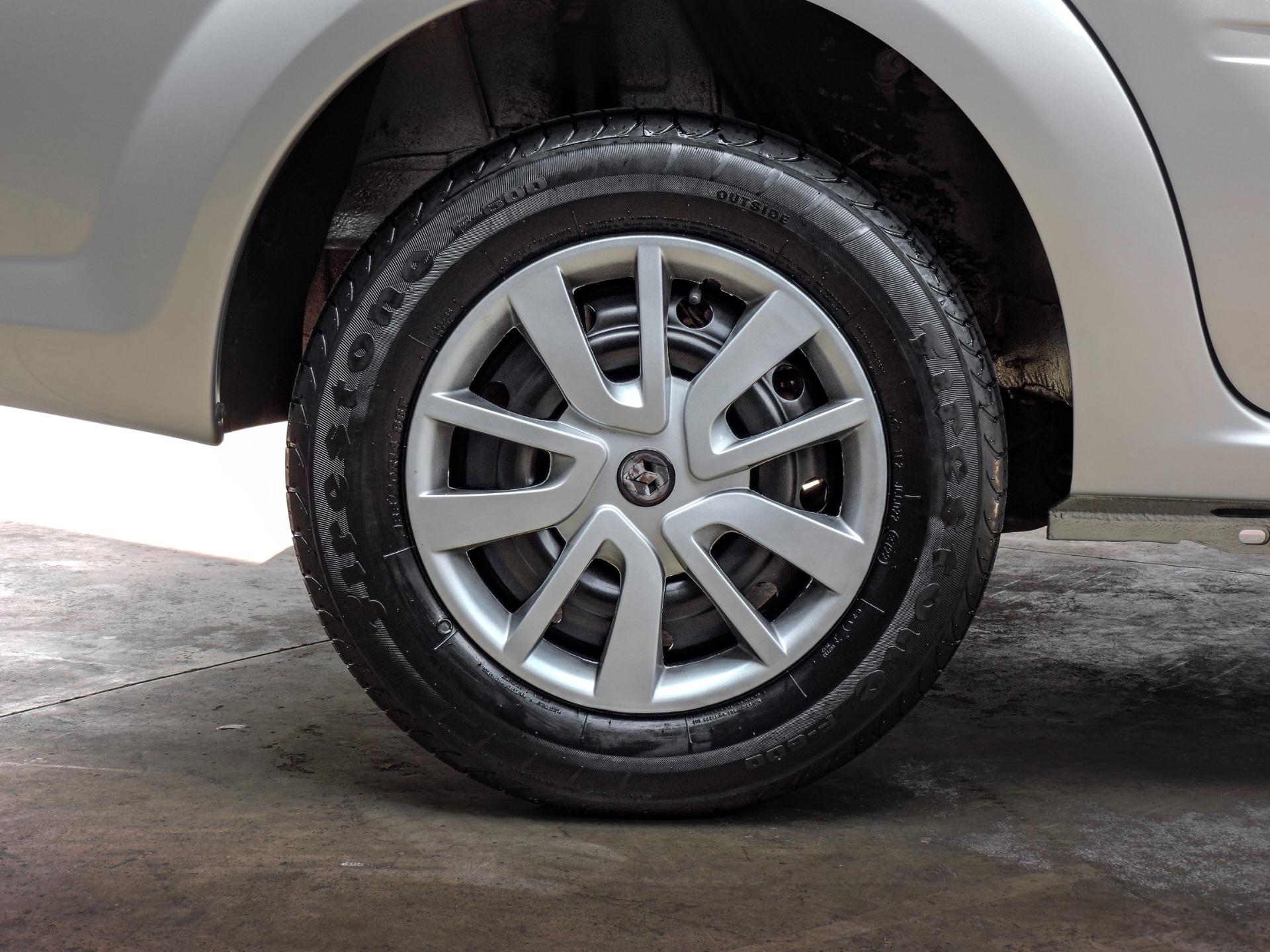 RENAULT Logan - Foto