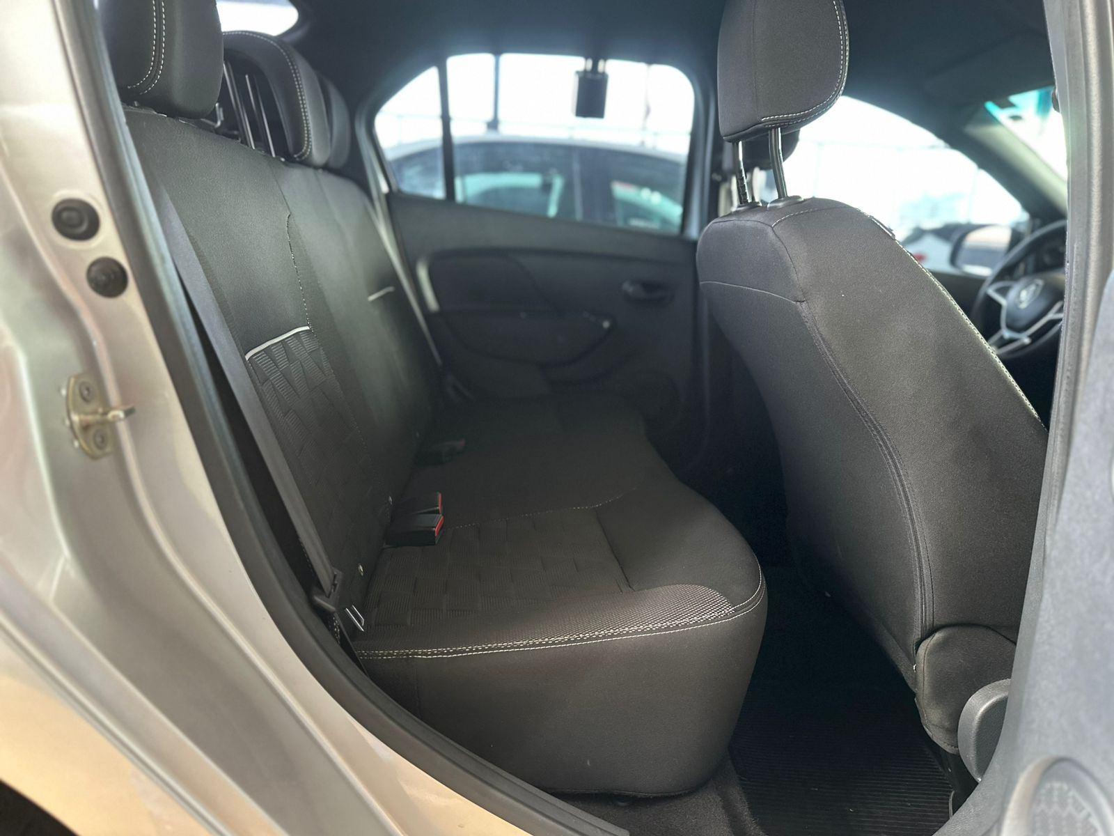 RENAULT Logan - Foto