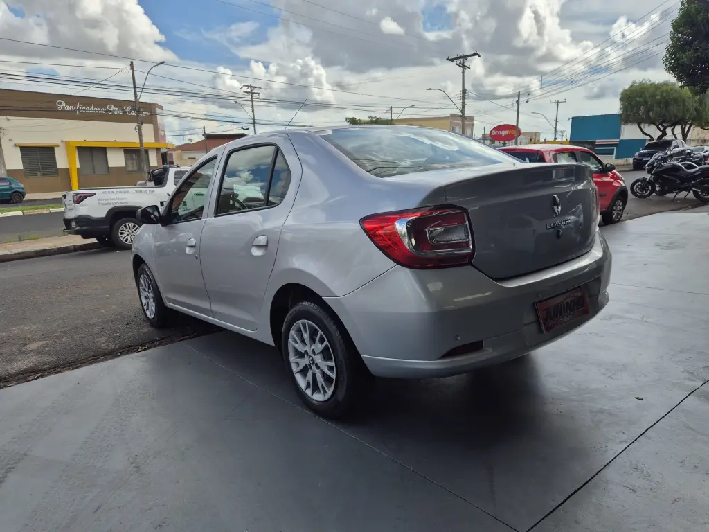 RENAULT Logan - Foto