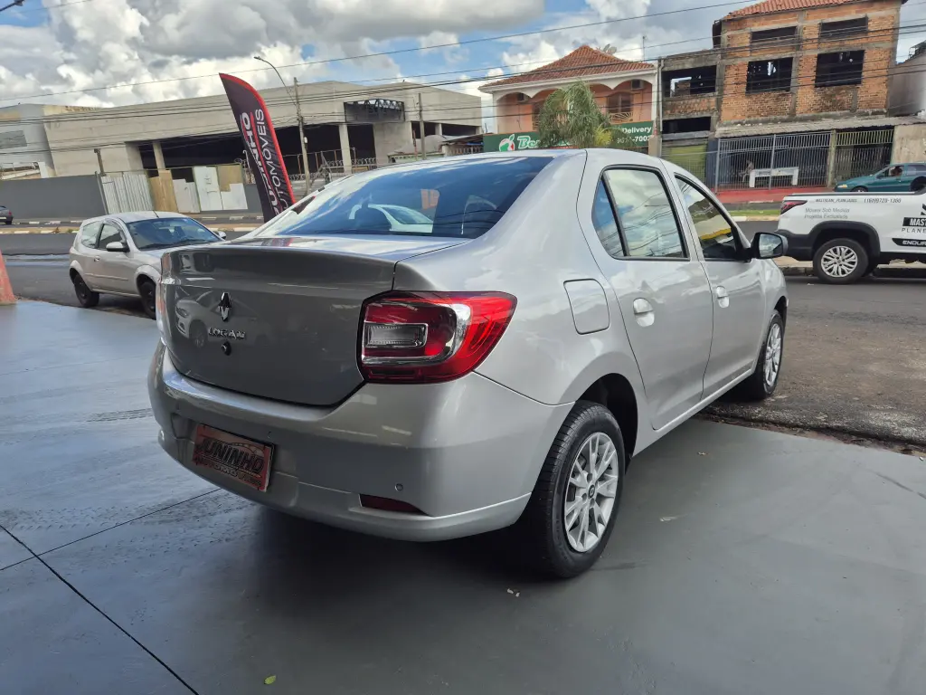 RENAULT Logan - Foto