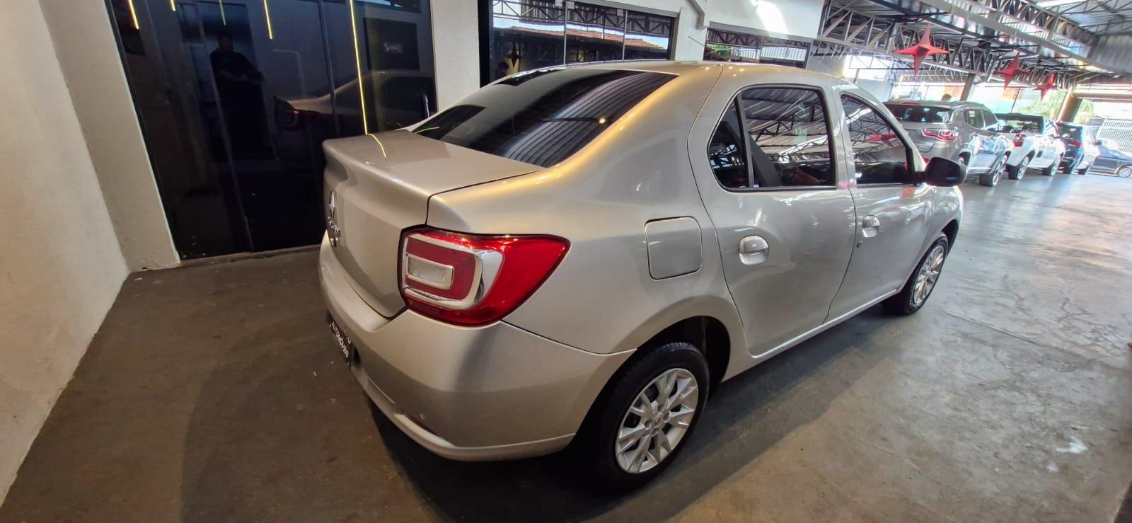 RENAULT Logan - Foto