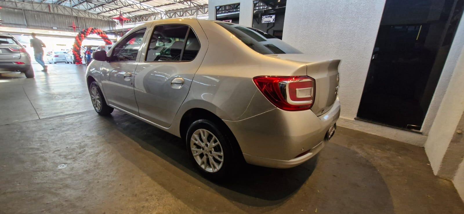 RENAULT Logan - Foto