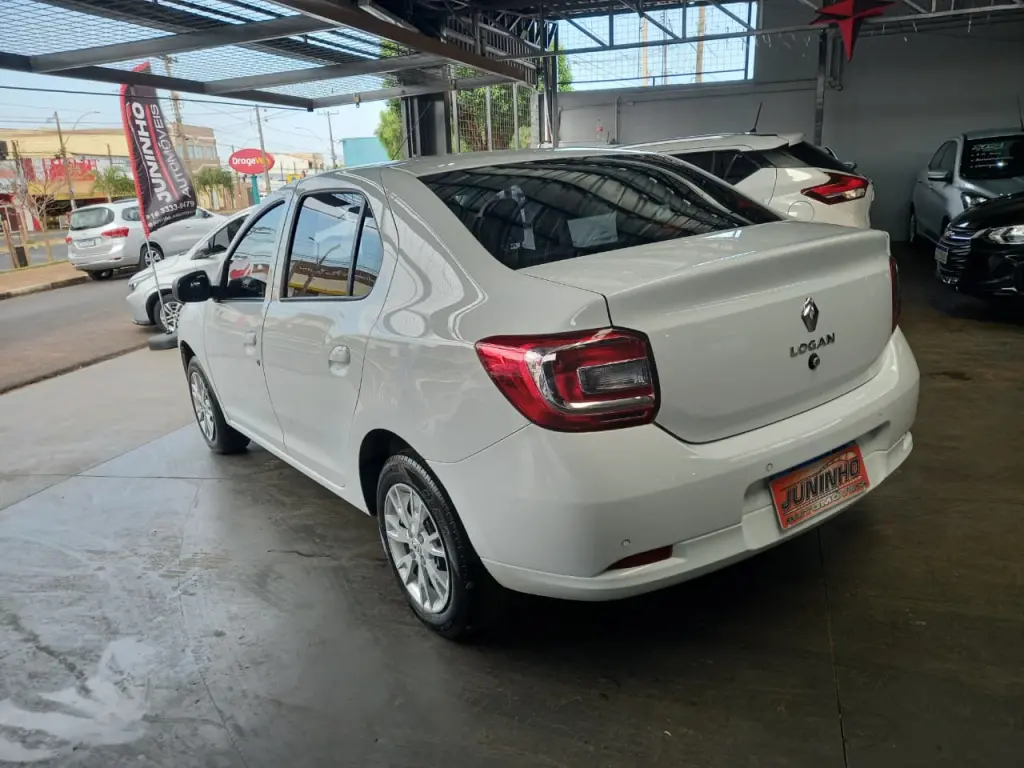 RENAULT Logan - Foto