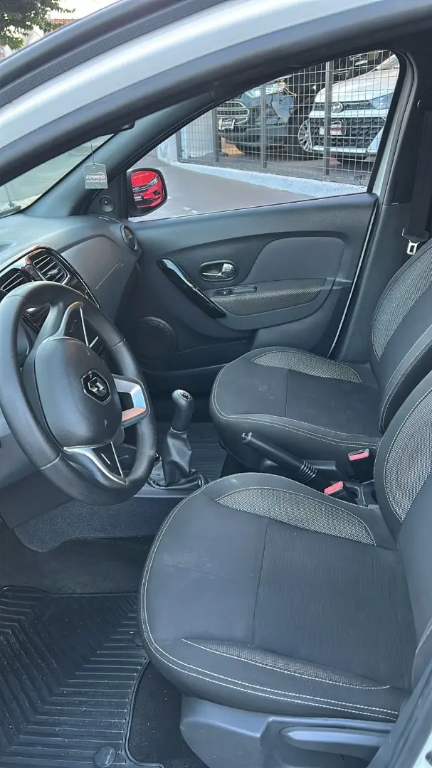 RENAULT Logan - Foto