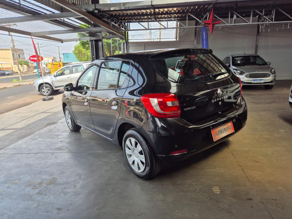 RENAULT Sandero - Foto