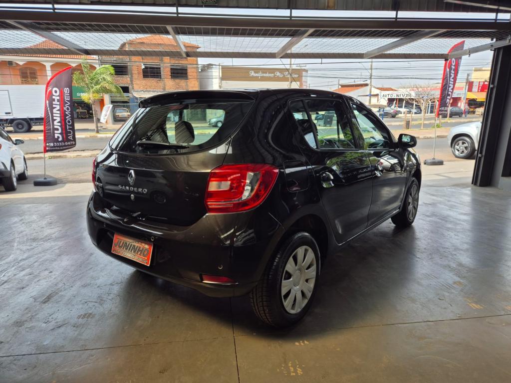 RENAULT Sandero - Foto